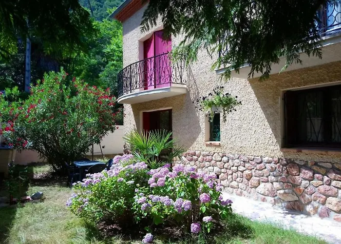 Appartement 48 M2 Avec Jardin Au Rdc Dans Villa A 5 Min A Pied Des Thermes De Vernet-Les-Bains, Location De Samedi A Samedi