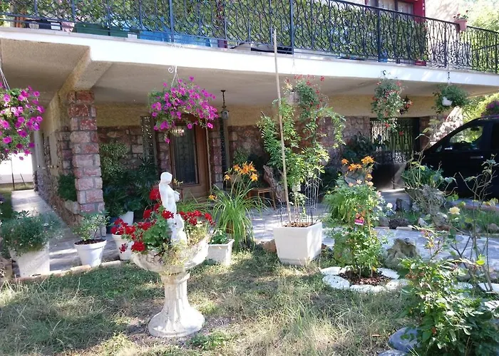 Appartement 48 M2 Avec Jardin Au Rdc Dans Villa A 5 Min A Pied Des Thermes De Vernet-Les-Bains, Location De Samedi A Samedi